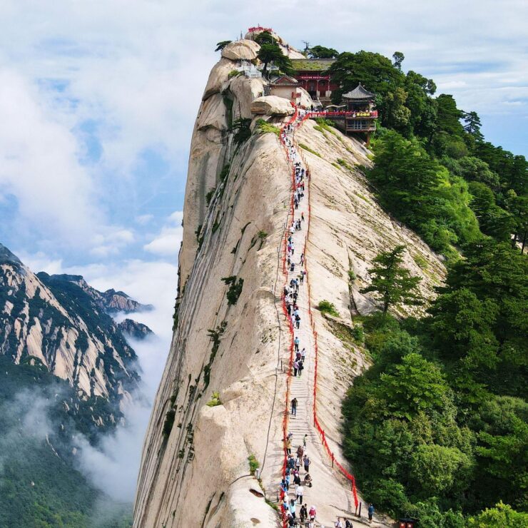 Your Ultimate Guide to Day Trips to Mount Hua (Huashan) from OrangeHao Hotel in Xi’an: Plank Walks, Sunrise Hikes, Cable Cars & Smart Logistics