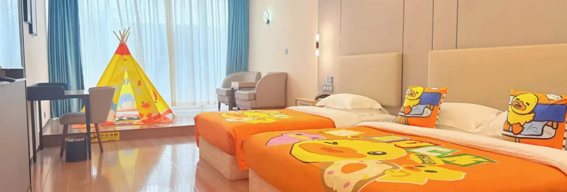 B.Duck Theme Family Room “Duck Fun Together”